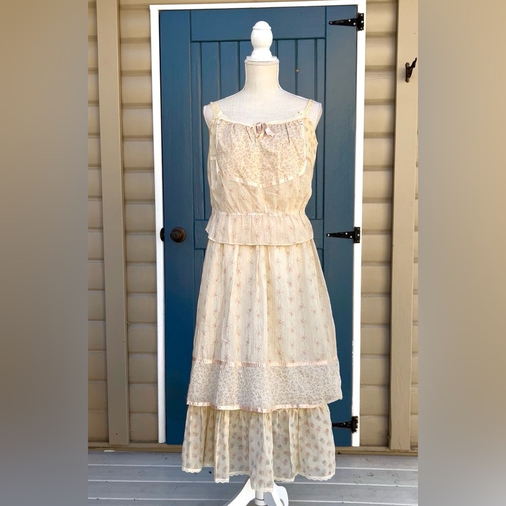 Vintage Jr. Station Charming two piece,  Cream Floral Dress Jr. Size 7
